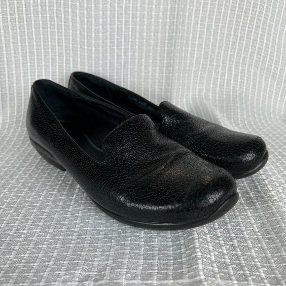 Dansko 40 Loafer Shoes Womens 9.5-10 Olivia Black Leather Slip On Wedge Embossed - Picture 1 of 13